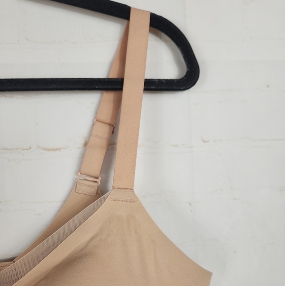 Honeylove Mesh CrossOver V-Neck Wireless Bra in Sand 40 C/D (1X) - Picture 7 of 12